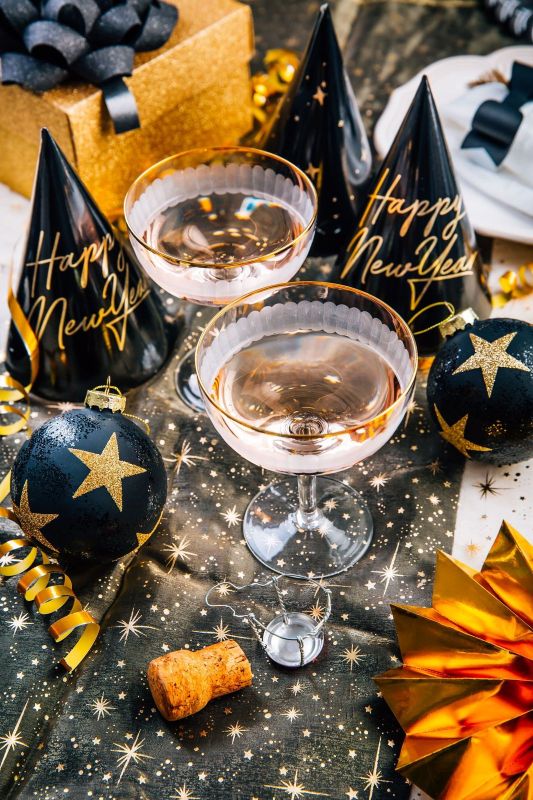 A table topped with two glasses of champagne.